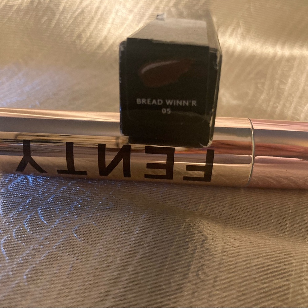 FENTY VELVET LIQUID LIPSTICK IN BREAD WINNER - Picture 2 of 4